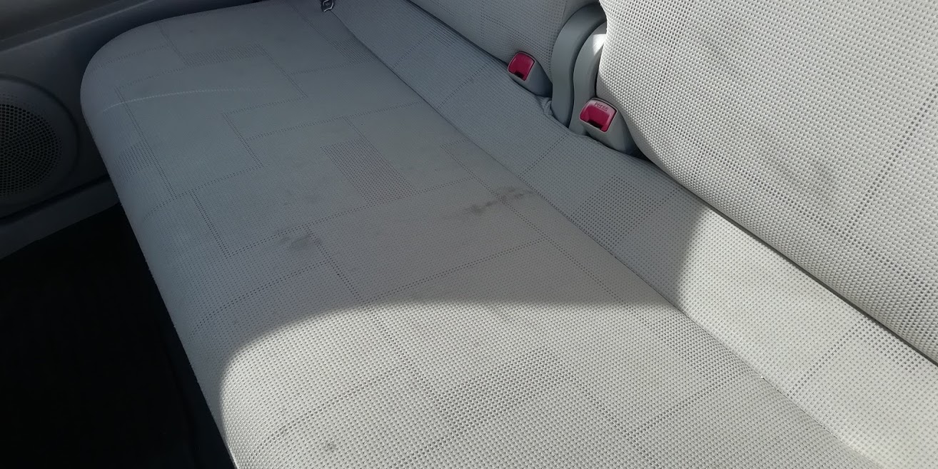 車のシート汚れを簡単に落とせるルームクリーナー カーピカル を紹介します こやしじゃーなる